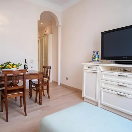 Noliday Riviera Luxury Sea Flat Apartment